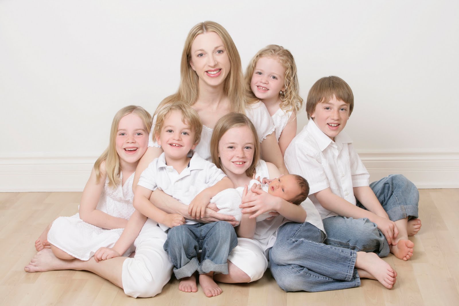 Какая семья считается многодетной в России (сколько должно быть детей)?
