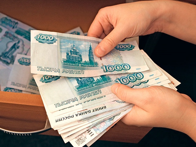 Какова средняя зарплата по России и в Москве